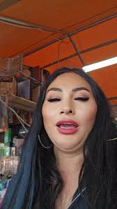 NATALYLA MORENA DE LA ALAMEDA CON PEDRO #swapmeet #amor #vendiendo #cafe