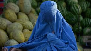 A burqa (also burkha, burka or burqua) is an enveloping outer garment worn by women in some islamic traditions for the purpose of cloaking the entire body. Wie Es Sich Anfuhlt Burka Zu Tragen Fur Mich Hatte Das Nichts Lustiges