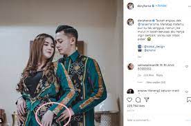 Download lagu gratis nella kharisma feat. Heboh Undangan Pernikahan Nella Kharisma Dan Dory Harsa Mantan Penabuh Gandang Didi Kempot Itu Pernah Jadi Driver Ojol Sebelum Terkenal Gridoto Com