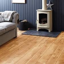Karndean Van Gogh Reclaimed Maple Wood Look Planks Price Per Square Metre 57 90 Vinyl Flooring Maple Wood Flooring Vinyl Flooring Kitchen