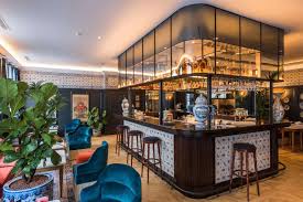 Pour Qui Les Geeks Du Rhum Ceux Qui Veulent Dater Peinard Tout En S Abreuvant D Alcool De Canne Boire Quoi Un Plateau De De Restaurant Hotel Monte Cristo