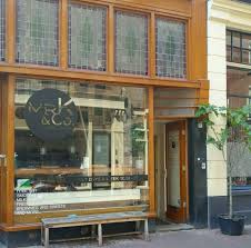 Its location is in the heart of the red light district and under the same roof as the bulldog hotel but with separate entrances. All Dispensaries Coffeeshops In The Netherlands Greenmeister
