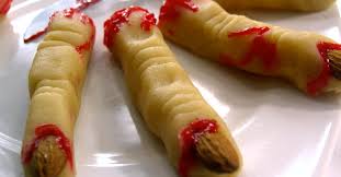 Die abgehackten finger werden dann noch hübsch drapiert und mit blut, äh ketchup, „verziert. Abgehackte Finger Aus Marzipan Halloween Party Tipps Und Dekoration Von Halloweenies De
