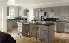 Traditional style kitchens are defined by their unique details and embellishments, adding character and charm yet still creating design expert samantha pynn shows us how to pull off the new country look with modern style. Kitchen Ranges Klass Kitchens