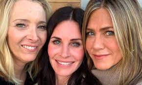 Lisa kudrow is spending her 25th wedding anniversary apart from her husband. Friends Star Lisa Kudrow Sparks Reaction With Latest Revelation During Lockdown Hello