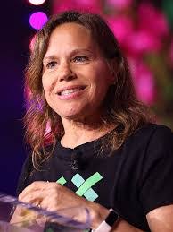 Jennifer Saye's Instagram, Twitter & Facebook