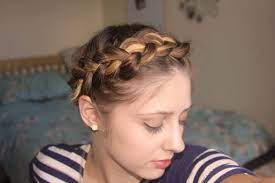 Easy Crown Braid One Of The Best Tutorials I Ve Seen And It Works On Medium Length Hair Love Braids For Short Hair Braided Hairstyles Short Hair Styles