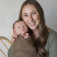 🍑 It's a peachy keen time to visit Chiles! In addition to #PickYourOwn  peaches, we've got peach #ciderdonuts, jarred peach goods, peach soft  serve, and peach cider by the jug.
