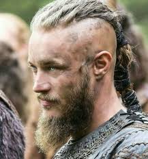 Çiftçilikten, i̇ngiltere ve fransa'yı dize getiren bir krala dönüşen ragnar lodbrok hakkında bilinmeyenleri huzurlarınıza getiriyoruz. Ragnar Coiffure Cheveux Tresses Cheveux
