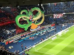 Nos coups de coeur sur les routes de france. Le Magnifique Tifo Dragon Ball Z Des Supporters Du Psg Face A Marseille Goal Com
