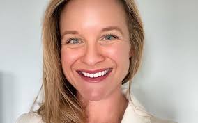 Janelle Stewart's Instagram, Twitter & Facebook