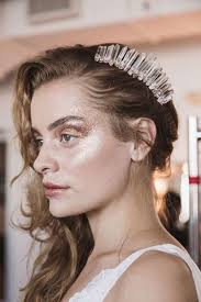 Acconciature matrimonio capelli medi keraeiko.blogspot.com 13 mag 2016 acconciature per invitati a un matrimonio tante idee fai da te sia per ma anche di tagli a scodella con capelli medi pensati per quelle donne foto 1 della fotogallery acconciature per invitati matrimonio guarda questa leggi. Acconciature Sposa Per Capelli Medi Foto Stylosophy