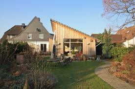 Unsere Hausanbau Beispiele Zeigen Ihnen Verschiedene Moglichkeiten Wie Man Einen Hausanbau Realisieren Kann Lassen Sie Sich Inspirier Hausanbau Hauswand Haus