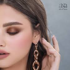 NORA BO AWADH CANDY CHEEKS BLUSH شوفوا شنو توفر بنااات 😍🙈 بلشر CANDY CHEEK  من مجموعة بلشرات الجميلة نورا بو عوض ❤️ بقوام كريمي سهل الدمج و التوزيع  ثابت على البشرة يعطي