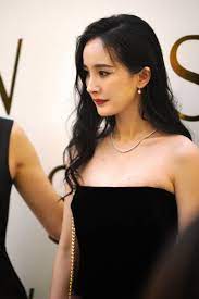 Find yang mi's phone number, address, and email on spokeo, the leading online directory for contact information. Die Chinesische Schauspielerin Yang Mi Besucht Ein Mode Event Von Stuart Weitzman In Shanghai China Am 5 September 2019 Erfolg Superstar Stock Photo 305390718