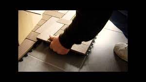 Ahşap görünümlü yer karosu deckler plastik ızgaralar üzerine vida ile monte edilmişlerdir. Pvc Yer Karosu Ahsap Gecmeli Yer Karosu Desenli Ahsap Gorunumlu Yer Karosu Bahce Yer Karosu Youtube