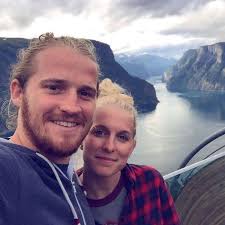 Zwei Nomaden starten eine Bewegung