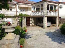 Oltre alla comoditả che troverete in ogni appartamento, ci sono anche spazi comuni e il giardino che possono usare tutti i nostri ospiti. Croazia Info Croaziainfo Twitter