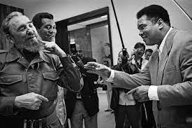 La corporacion cimex s.a tenía entre sus líneas de negocio el control de los envíos de remesas al país, así como el envío de paquetes y los viajes a cuba desde estados unidos. Boxing Fidel