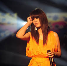 In 2001, native norwegian maria mena became a teen singing sensation when her single my lullaby blew up in that country on ringtone and ra. Pop Star Maria Mena Singt Was Die Norweger Fuhlen Welt