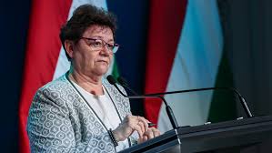 Müller cecíliával manapság már gyakrabban találkozom, mint az urammal. Index Kultur Muller Cecilia Parancsolatai