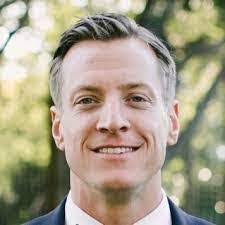 Travis Mee's Instagram, Twitter & Facebook