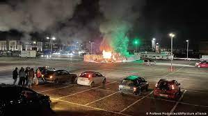 The 2021 dutch curfew riots (dutch: Coronavirus Dutch Covid Curfew Protests Turn Violent News Dw 24 01 2021