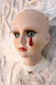 Barbie et le palais de diamant raconte l'histoire de deux jeunes filles, liana et alexa, vivant dans un monde imaginaire. Lox Artistplasticien Sur Twitter Barbie M A Tuer Par Lox Serie Poupees Poubelles Poupees Plus Belles Gaspillage Surconsommation Obsolescence Http T Co Rzzlztctun