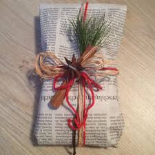 So Konnt Ihr Geschenke Nachhaltig Verpacken Mit Zeitungspapier Natur Geschenke Verpacken Zeitungspapier Geschenke Verpacken Weihnachten Geschenke Weihnachten