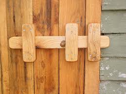 Sliding Wood Latch Barn Doors And Fence Gates Backwood Enterprise Fenetre En Bois Cloture Bois Abri De Jardin Bois