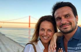 Recorrendo ao instagram, tânia ribas de oliveira publicou uma fotografia de um pequeno caracol, o que mereceu uma reflexão, da apresentadora, de 44 anos. Who Is Tania Ribas De Oliveira Dating Tania Ribas De Oliveira Boyfriend Husband