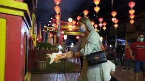 Tahun baru cina turut dikenali sebagai spring festival kerana hadir dalam musim bunga dan di tetapkan berdasarkan kalendar lunar cina. Dapat Pengawalan Satgas Covid 19 Begini Suasana Sembahyang Tahun Baru Cina Di Manado Tribun Manado