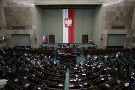 Krzysztof bosak nie mówi się wam, dlaczego dzisiejsze głosowanie nad funduszem odbudowy musi się odbyć i co oznacza dla polski. Goraco W Sejmie Przed Glosowaniem Nad Funduszem Odbudowy Wiemy Co Sie Dzialo Podczas Klubu Ko