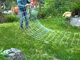 Bending Cattle Panel To Make An Arch For Vertical Trellis Diy Garden Trellis Vertical Vegetable Gardens Cattle Panels
