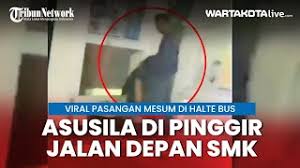 Video aksi asusila sepasang kekasih itu viral di media sosial usai terekam kamera. Viral Pasangan Mesum Di Halte Kawasan Senen Diduga Oral Di Depan Gedung Sekolah Youtube