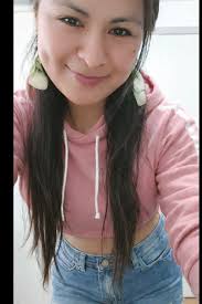 La pena se sienta a recordar, la alegría se levanta a vivir.