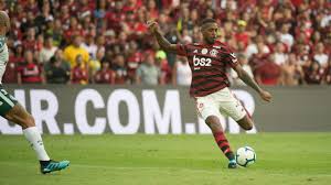 Gerson é um dos jogadores que mais se valorizaram desde o ano passado. Flamengo Ja Perdeu Gerson Por Dinheiro Da Passagem Agora Ele Brilha Depois De Passar Pela Europa