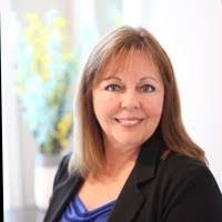 Lynn Strzelecki's Instagram, Twitter & Facebook