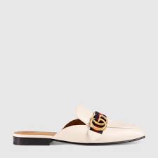 Our top trending picks put together in one collection just for you. Mules Slippers Fur Damen Leder Slippers Gucci De