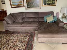 Divano canzano è uno dei modelli più innovativi grazie all'integrazione di meccanica elettrica. Divano Angolare Marca Poltronesofa Modello Frigento Milano