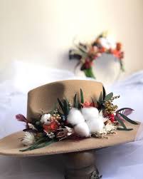 77 Begenme 4 Yorum Instagram Da Burcin Koltan Gelin Buketi Burcinkoltann Mrvuyrr Sapka C Table Decorations Decor Home Decor