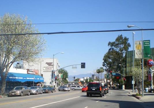 File:Village of Sherman Oaks - Van Nuys Blvd. at Ventura.JPG - Wikimedia  Commons