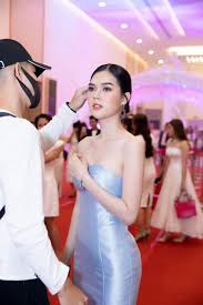 Lê ngọc trinh được nhiều người biết đến với danh xưng bản sao ngọc trinh. Sau Scandal Bá» Cáº¯m Sá»«ng Ngá»c Trinh Gay Sá»'c Khi Cong Khai Yeu Hot Boy Pvf