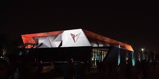 El primer modelo cupra born 100 % eléctrico se lanzará a finales de este año. Cupra Projection Mapping Hq Opening Martorell 2020 Tigrelab