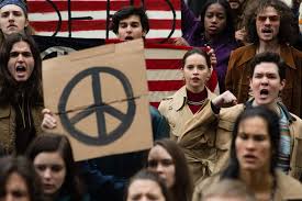 La giovane avvocatessa ruth bader ginsburg collabora con suo marito marty per presentare un caso pionieristico davanti alla corte. Una Giusta Causa Il Trailer Del Film Con Felicity Jones Malati Di Cinema