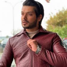 صور ومعلومات عن الفنان العراقي علي يوسف بعد زواجه من هند البلوشي