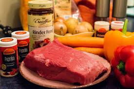 Porkolt Ungarisches Gulasch Mit Paprika Rezept Gulasch Mit Paprika Ungarisches Gulasch Gulasch