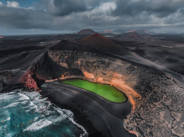 Lava, viñedos y mar: una ruta por el Lanzarote más autentico