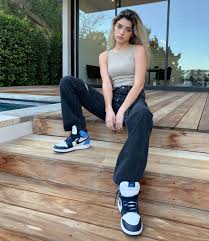 Charli and dixie d'amelio's collection with morphe is finally available online. Dixie D Amelio Releases New Song One Whole Day With Wiz Khalifa