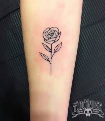 Fresh Minimal Rose By Nazza Minimalisttattoo Tattoo Tatouage Metztattoo Nan Small Rose Tattoo Tiny Rose Tattoos Rose Outline Tattoo